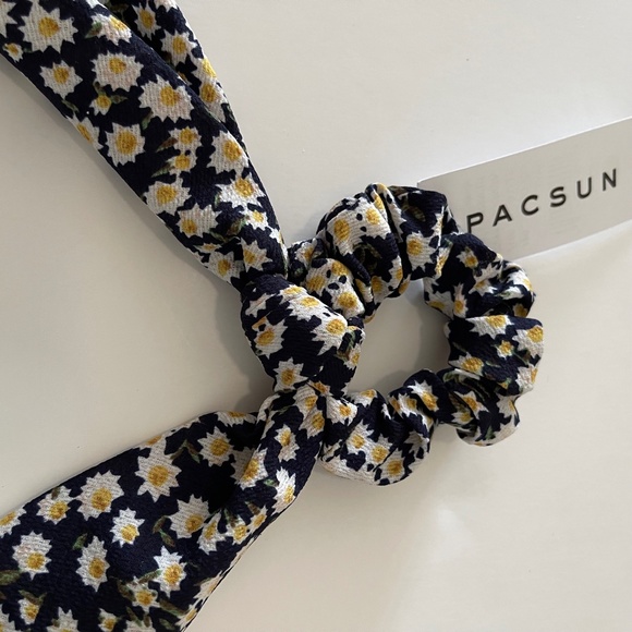 Pacsun Floral Print Multicolor Hair Scrunchie - Picture 3 of 3